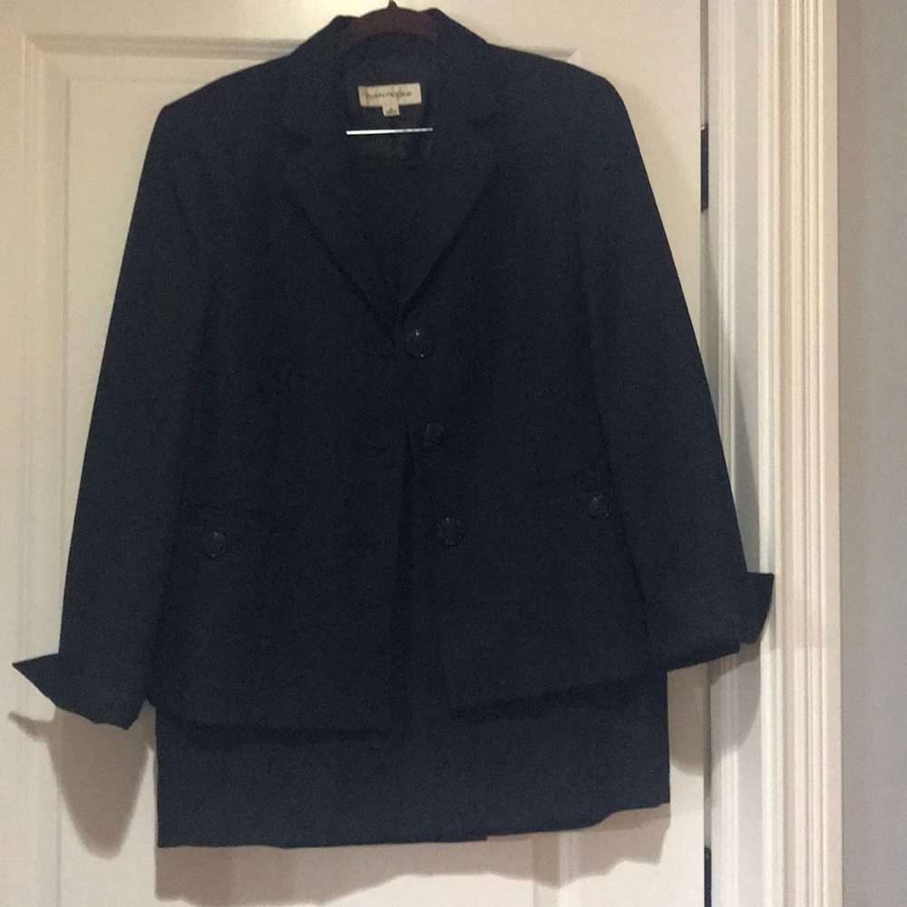 Black Skirt Suite